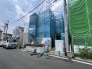 街の風景の中に溶け込みながら、着々と形づくられていく住まいの静かな足跡を感じさせます
