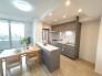 家族が一番集まる場所だから広々としつつも素敵な空間であって欲しい。皆がくつろぐリビングからキッチンまでが一つに繋がる空間。
