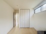 広々収納で、仕事着、普段着をまとめて収納できます。
