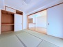 和室があるとやはりどこか心落ち着いてしまいます。客間としてもちょうど良い6帖。
