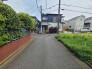 戸建てが立ち並ぶ静かな住宅街。四季折々の移り変わりを感じながら自然と楽しみ、暮らす、そんな毎日を日々の中で感じられる住環境
 30m