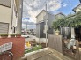 戸建てが立ち並ぶ静かな住宅街。四季折々の移り変わりを感じながら自然と楽しみ、暮らす、そんな毎日を日々の中で感じられる住環境
