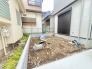 戸建てならではのお庭スペース。BBQやガーデニング、お子様のプールなど、、、、様々な楽しみ方ができるプライベート空間。ご家族皆さままで思いっきりお楽しみください。
