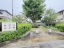 ちょっとした公園もお家のすぐ近くにございます。分譲地内にあるのは嬉しいですね。 10m