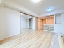 家族が一番集まる場所だから広々としつつも素敵な空間であって欲しい。皆がくつろぐリビングからキッチンまでが一つに繋がる空間。

