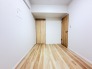 衣類の整理整頓に嬉しいクローゼット付きのお部屋。お子様のお部屋としても便利です。
