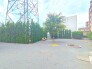 マンション敷地内に公園あり。