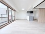 家族が一番集まる場所だから広々としつつも素敵な空間であって欲しい。皆がくつろぐリビングからキッチンまでが一つに繋がる空間。
