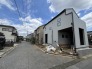 戸建てが立ち並ぶ静かな住宅街。四季折々の移り変わりを感じながら自然と楽しみ、暮らす、そんな毎日を日々の中で感じられる住環境
