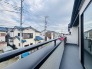広めのバルコニーは風通しも良くお洗濯物もしっかりと干すことができます！
