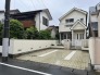 優しい色合いが調和する、心地よい空間
