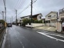 戸建てが立ち並ぶ静かな住宅街。四季折々の移り変わりを感じながら自然と楽しみ、暮らす、そんな毎日を日々の中で感じられる住環境
