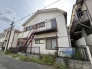落ち着いた住宅街に佇む、親しみやすい外観。日々の暮らしが穏やかに流れる場所です
