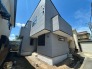 戸建てが立ち並ぶ静かな住宅街。四季折々の移り変わりを感じながら自然と楽しみ、暮らす、そんな毎日を日々の中で感じられる住環境
