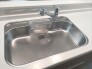 時短に活躍する食器洗浄機や一杯の水も楽しめる浄水器があるシステムキッチン。
