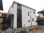 戸建てが立ち並ぶ静かな住宅街。四季折々の移り変わりを感じながら自然と楽しみ、暮らす、そんな毎日を日々の中で感じられる住環境
