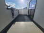 広めのバルコニーは風通しも良くお洗濯物もしっかりと干すことができます！
