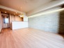家族が一番集まる場所だから広々としつつも素敵な空間であって欲しい。皆がくつろぐリビングからキッチンまでが一つに繋がる空間。
