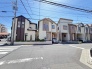 戸建てが立ち並ぶ静かな住宅街。四季折々の移り変わりを感じながら自然と楽しみ、暮らす、そんな毎日を日々の中で感じられる住環境
