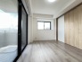 今からここを誰のお部屋にしようか、そんな洋室。大きさは6帖です。
