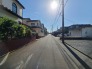 戸建てが立ち並ぶ静かな住宅街。四季折々の移り変わりを感じながら自然と楽しみ、暮らす、そんな毎日を日々の中で感じられる住環境
