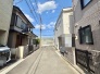 戸建てが立ち並ぶ静かな住宅街。四季折々の移り変わりを感じながら自然と楽しみ、暮らす、そんな毎日を日々の中で感じられる住環境
