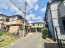 戸建てが立ち並ぶ静かな住宅街。四季折々の移り変わりを感じながら自然と楽しみ、暮らす、そんな毎日を日々の中で感じられる住環境
