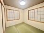 和室があるとやはりどこか心落ち着いてしまいます。客間としてもちょうど良い約4.5帖。
