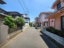 戸建てが立ち並ぶ静かな住宅街。四季折々の移り変わりを感じながら自然と楽しみ、暮らす、そんな毎日を日々の中で感じられる住環境
