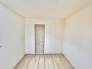 今からここを誰のお部屋にしようか、そんな洋室。大きさは5.25帖です。
