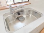 キッチンシンクには、いつでも綺麗なお水が利用できる「浄水機能付き水栓」を装備！