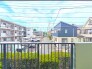 南西側の隣接地は道路になっており、窮屈感はありません。