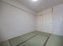 和室があるとやはりどこか心落ち着いてしまいます。客間としてもちょうど良い6帖。
