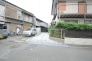 前面道路は通り抜けができないため、交通量が少なく静かな住環境です。
