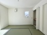 扉を開放するとLDKと洋室を一体利用できる空間！扉を閉めると独立した空間としても活用できます。

