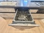 時短に活躍する食器洗浄機や一杯の水も楽しめる浄水器があるシステムキッチン。
