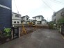 前面道路は通り抜けができないため、交通量が少なく静かな住環境です。
