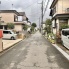 5.2m幅員の道路に面しておりお車の運転が苦手な方でも安心して出入りいただけます。
