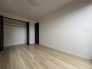 今からここを誰のお部屋にしようか、そんな洋室。大きさは6.0帖です。