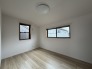 今からここを誰のお部屋にしようか、そんな洋室。大きさは5.6帖です。
