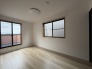 今からここを誰のお部屋にしようか、そんな洋室。大きさは6.0帖です。
