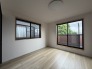 今からここを誰のお部屋にしようか、そんな洋室。大きさは5.8帖です。
