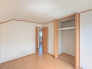 衣類の整理整頓に嬉しいクローゼット付きのお部屋。お子様のお部屋としても便利です。
