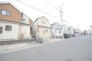 戸建てが立ち並ぶ静かな住宅街。四季折々の移り変わりを感じながら自然と楽しみ、暮らす、そんな毎日を日々の中で感じられる住環境
