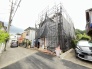 戸建てが立ち並ぶ静かな住宅街。四季折々の移り変わりを感じながら自然と楽しみ、暮らす、そんな毎日を日々の中で感じられる住環境
