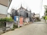 戸建てが立ち並ぶ静かな住宅街。四季折々の移り変わりを感じながら自然と楽しみ、暮らす、そんな毎日を日々の中で感じられる住環境

