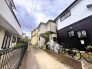 前面道路は通り抜けができないため、交通量が少なく静かな住環境です。
