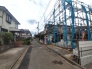 戸建てが立ち並ぶ静かな住宅街。四季折々の移り変わりを感じながら自然と楽しみ、暮らす、そんな毎日を日々の中で感じられる住環境

