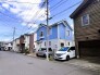 戸建てが立ち並ぶ静かな住宅街。四季折々の移り変わりを感じながら自然と楽しみ、暮らす、そんな毎日を日々の中で感じられる住環境
 10m