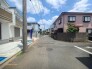 戸建てが立ち並ぶ静かな住宅街。四季折々の移り変わりを感じながら自然と楽しみ、暮らす、そんな毎日を日々の中で感じられる住環境
